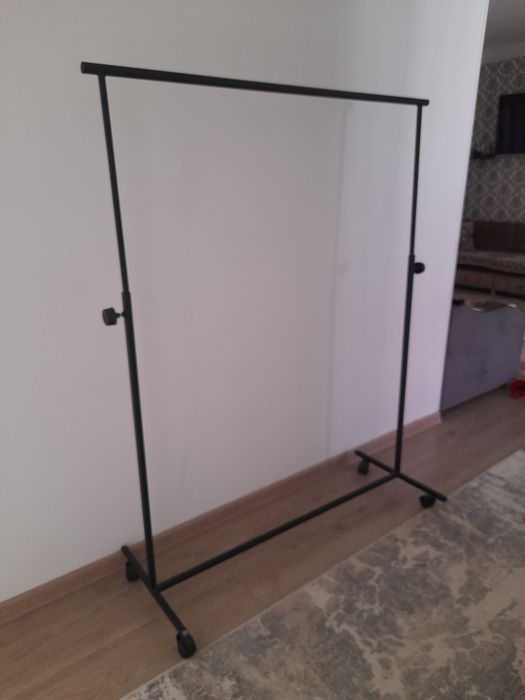 Продам вешалка для одежды