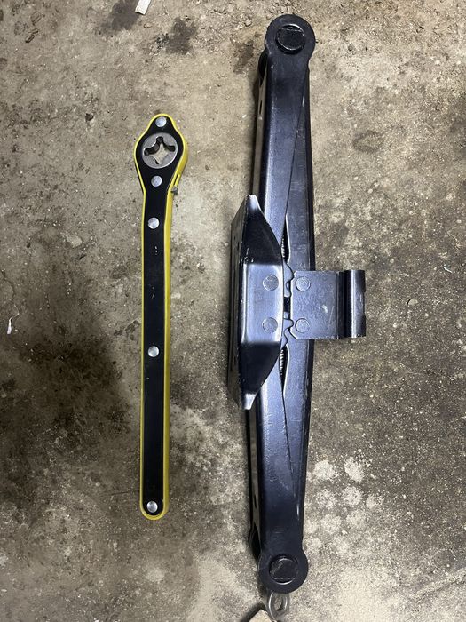 Продам ромбовидный домкрат