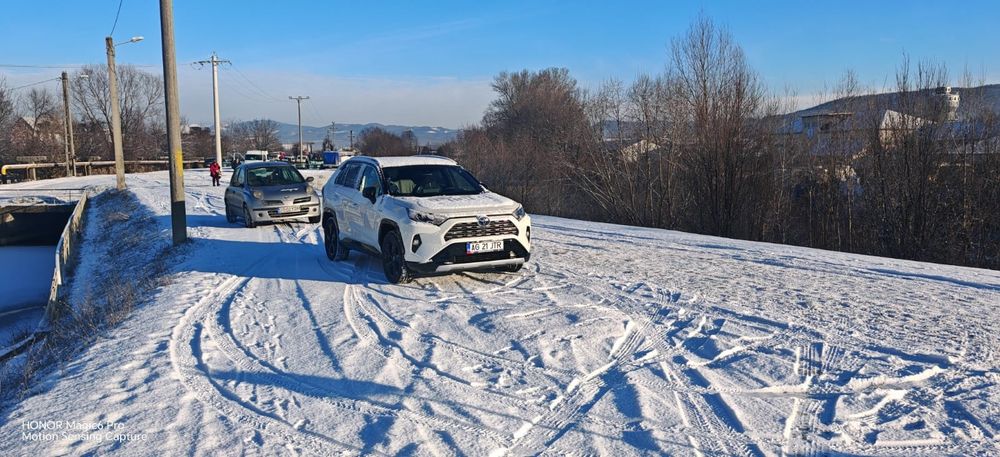 Vând Toyota rav4 hibrid 2024