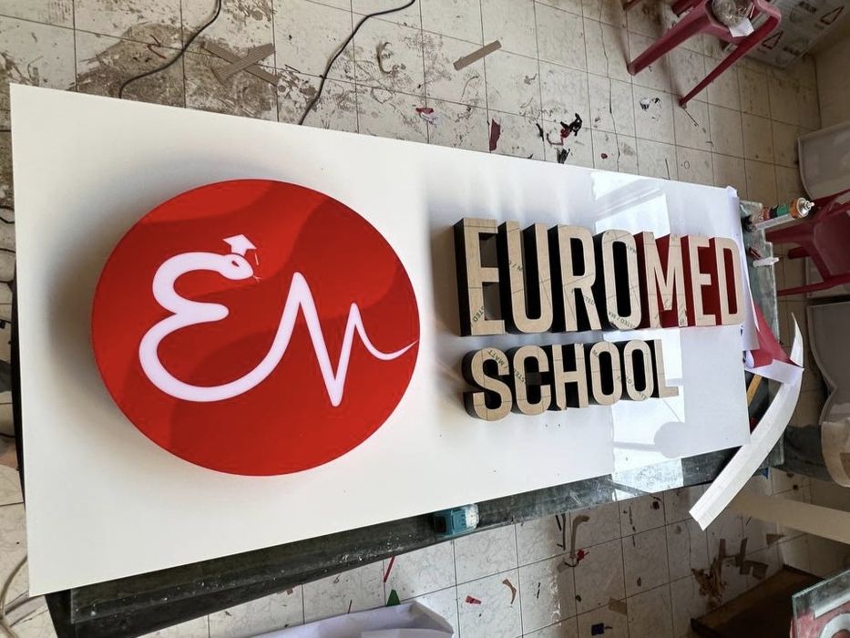 Tashqi reklama Banner bukva