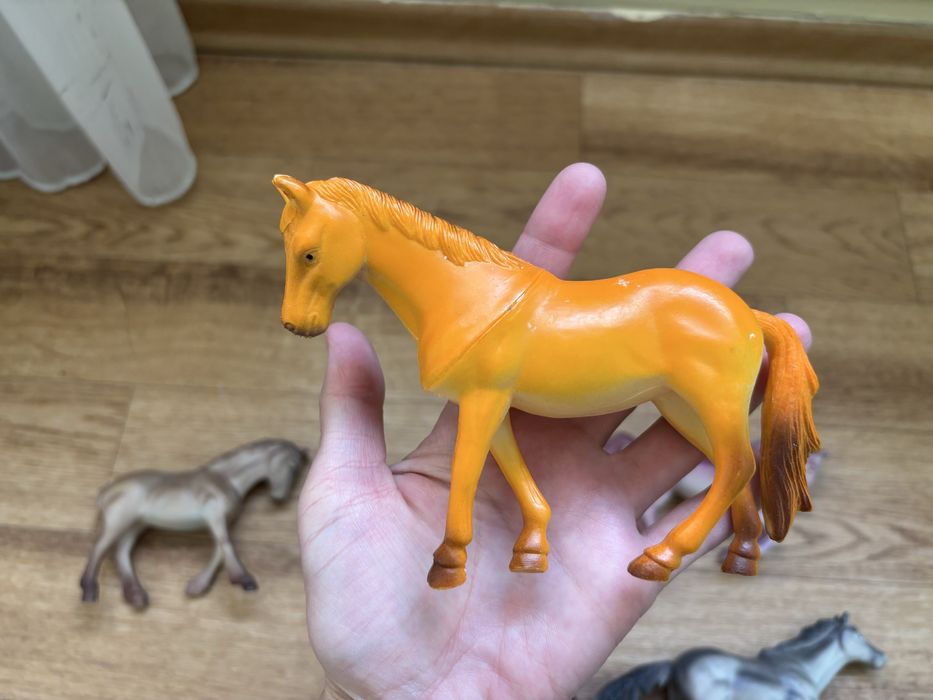 Продам набор лошадок