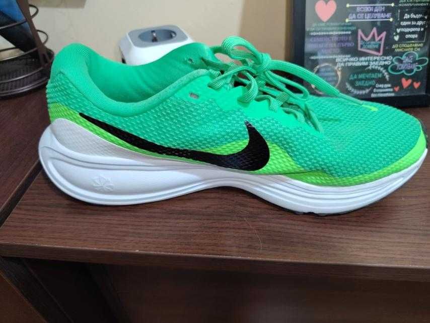 Продавам маратонки Nike Revolution 8