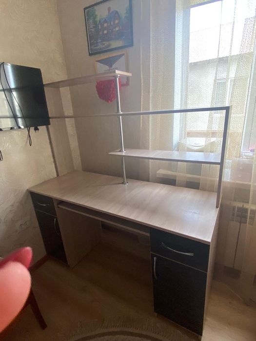Письменный компьютерный стол