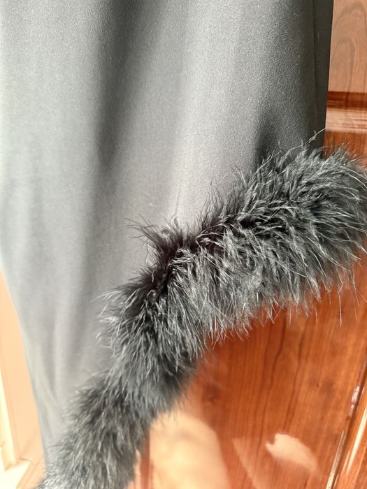 Rochie neagra cu o maneca lasata