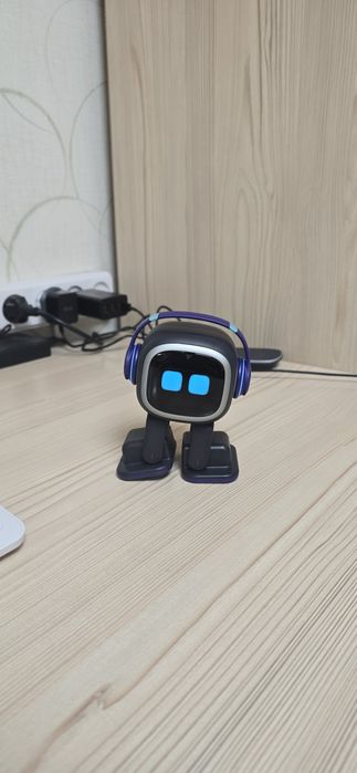 Робот Emo с чатом GPT