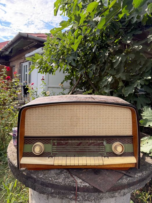 Radio vintage pe lămpi Electronica Opereta S612A – Anii '60, de colecție