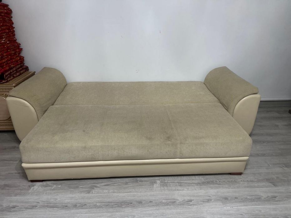 Срочно продам диван