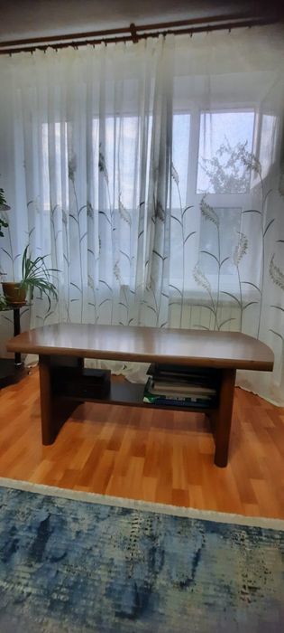 Продам дубовый Журнальный стол