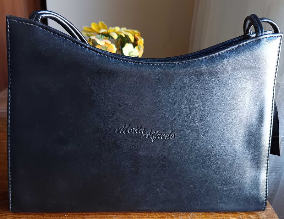 Черна дамска чанта