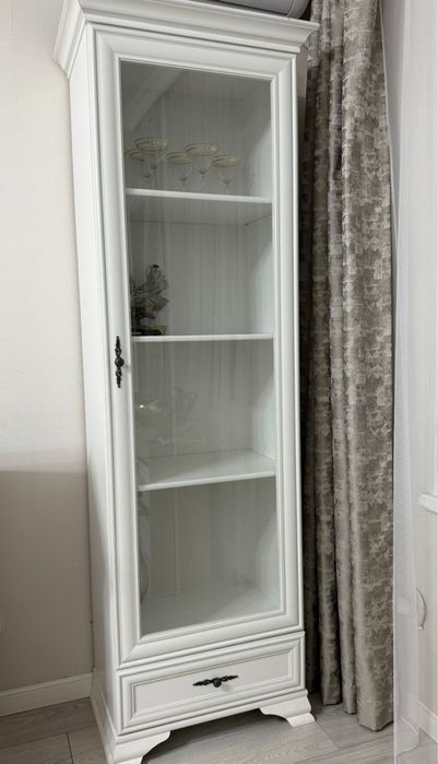 Комод и пенал-ветрины (2 шт)