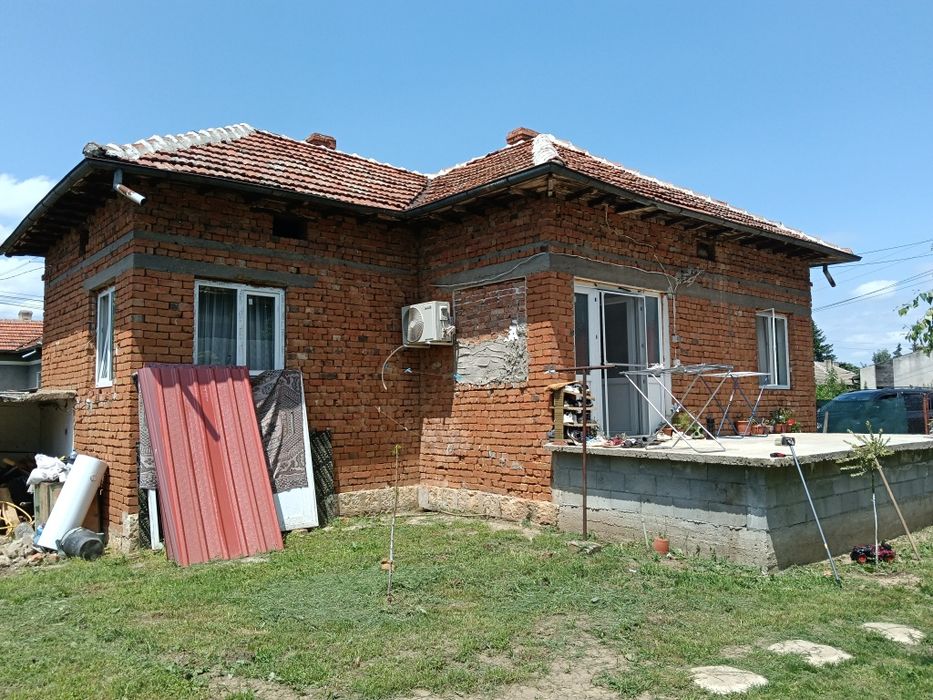 Масивна Къща с двор
