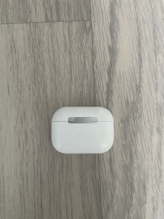 AirPods продам .