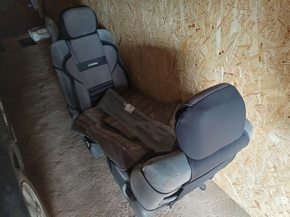2 передних сидения Toyota Harrier