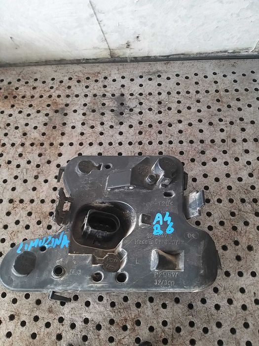 Soclu stop stanga audi a4 b6 8e 153947