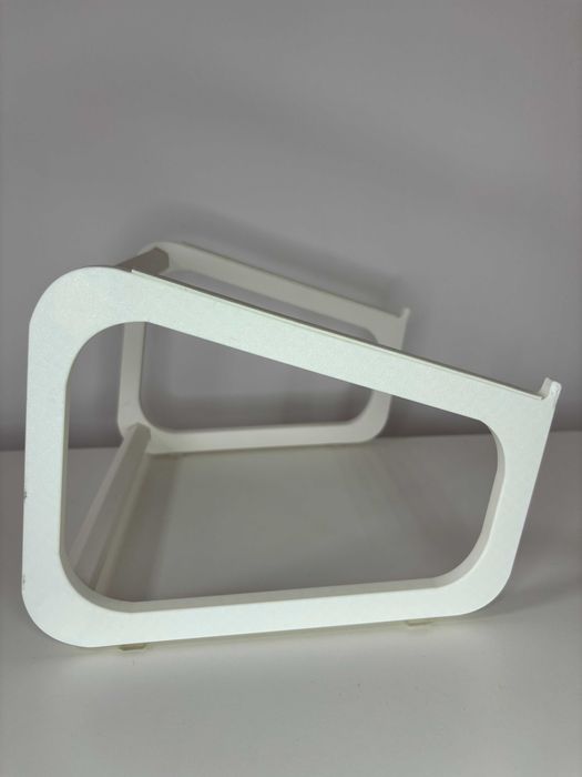 Стойка за лаптоп с място за съхранение под лаптопа