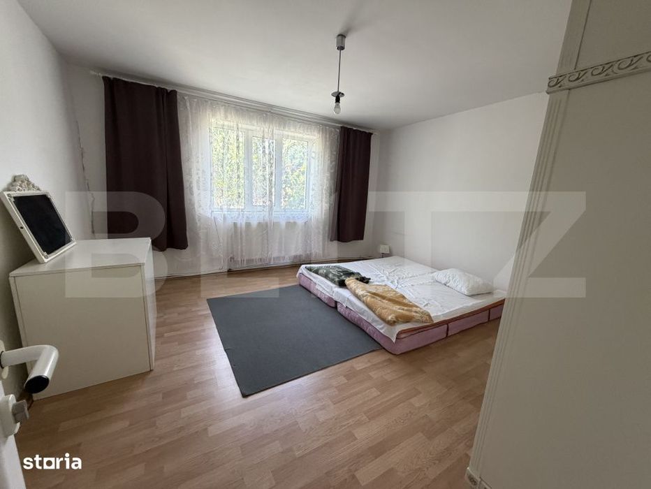 Casa de vanzare, 5 camere si un teren de 500 mp