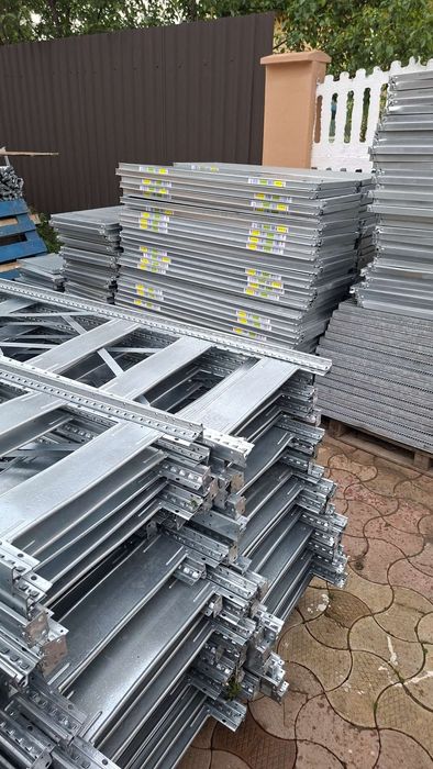 Vând rafturi metalice zincate la cela mai mica preț din România