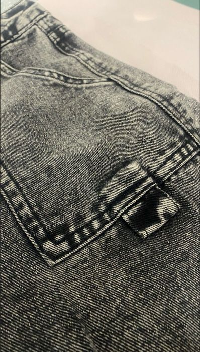 Одежда( топик, джинсовая куртка, джинсы)