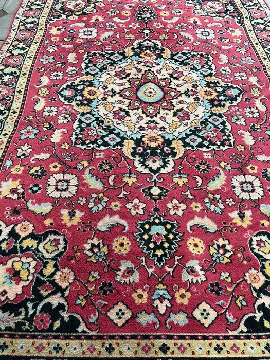 Продам ковёр 2х3