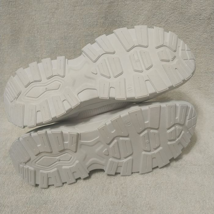 Женские кроссовки