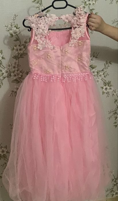 Розовое платье для девочки