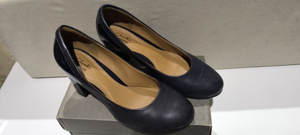 Дамски обувки Clarks,  номер 37