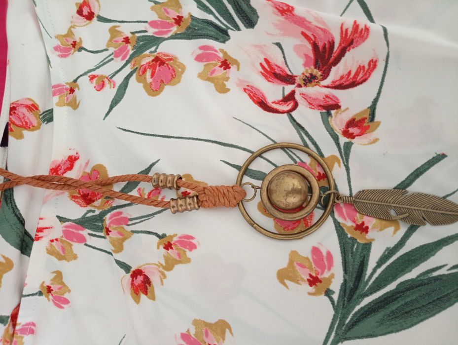 Дамска блуза на цветя