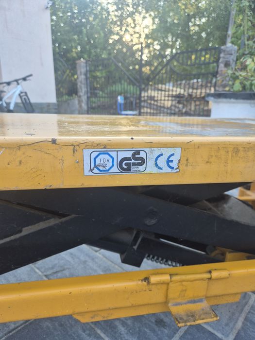 Vând masa Hidrailică ridică 800 kg