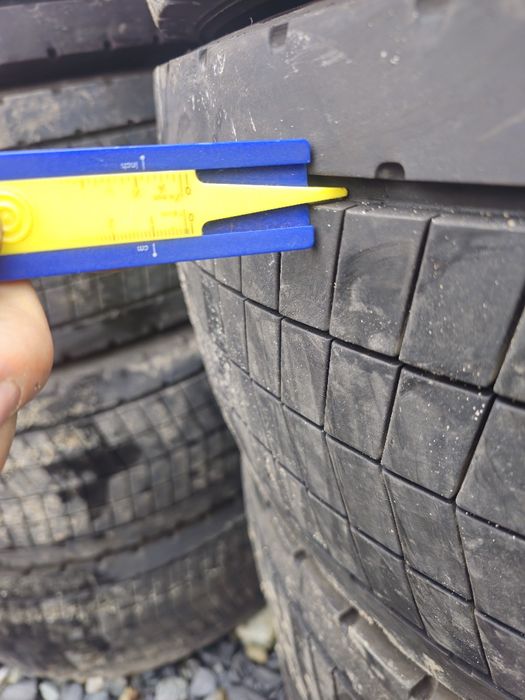 Anvelope 295 55 r 22.5  de tracțiune  continental.