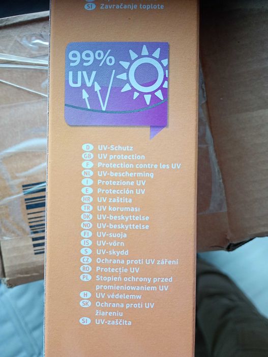 Folie autoadezivă solară pentru geamuri d-c-fix de la Hornbach, 92 x 200 cm, 67% protecţie anti căldură, 99% protecţie UV, fără efect de oglindă
