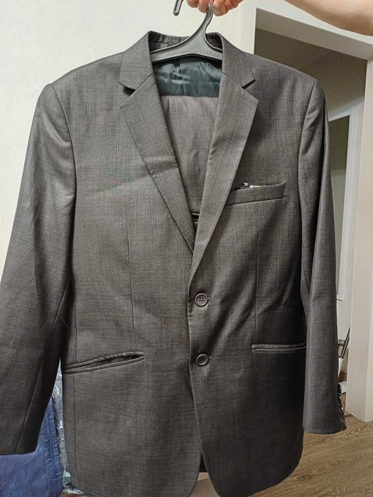 Продам мужской костюм