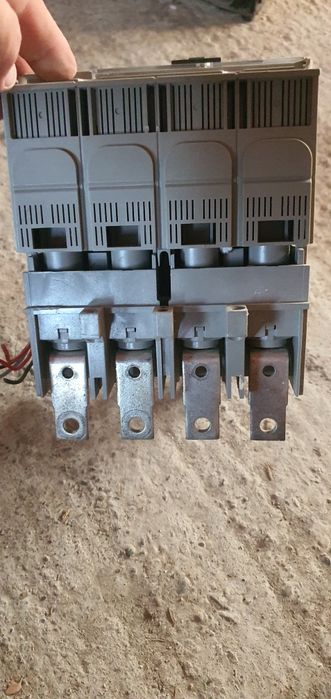 Vand 2 intrerupator automat Merlin Gerin clasa compact