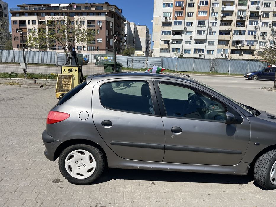 Пежо 206 запазен и здрав автомобил