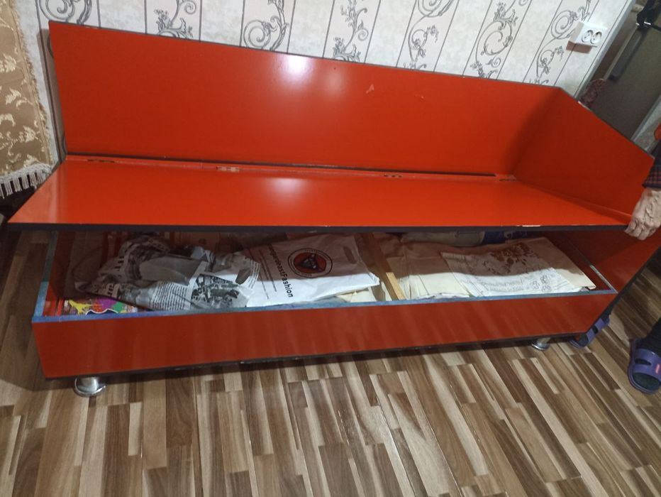 Кровать для спальни или зала