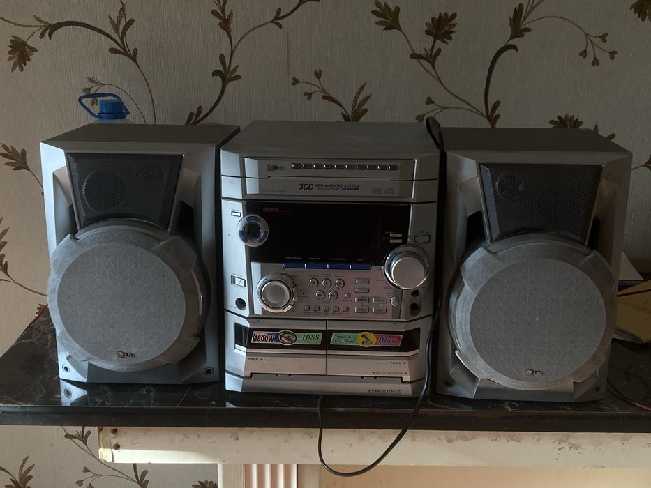 Музыкальный центр