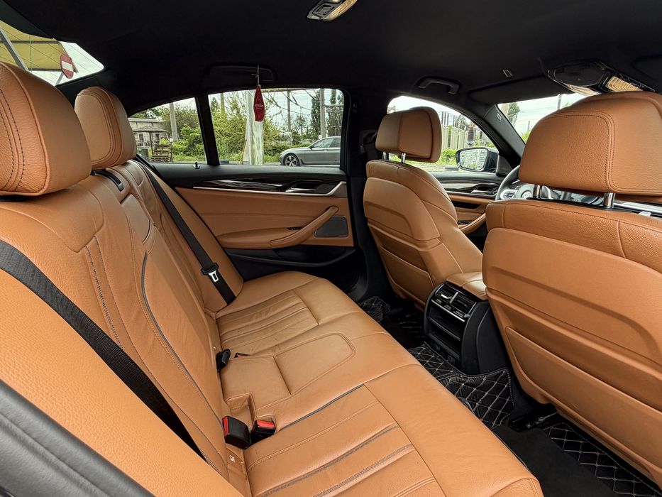 Bmw 530iX 252CP M-Pack/Laser/H&K/Camera/Head-up/