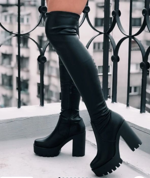 Черни ботуши на висок ток