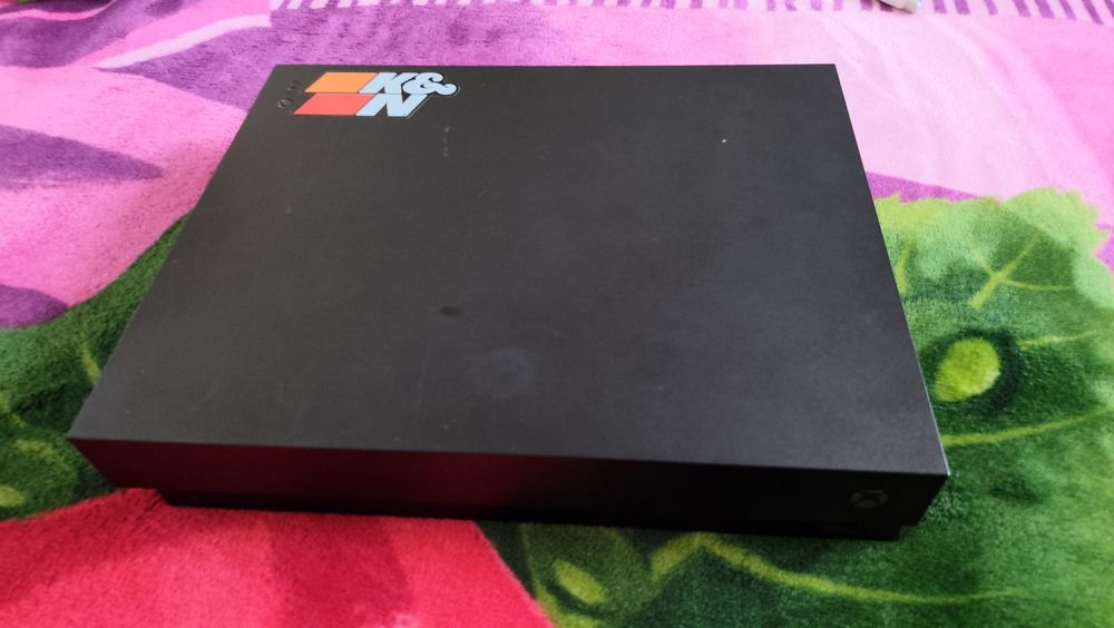 Pachet Xbox One X 1Tb+ Televizor FDH 32" Philips