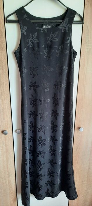 Дълга черна рокля