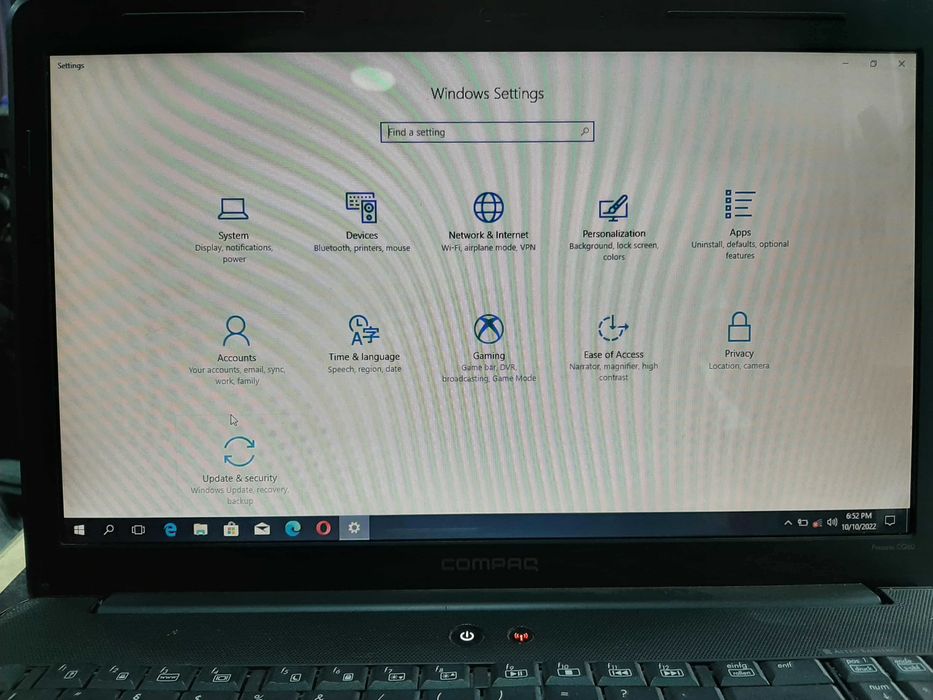Лаптоп HP  CompacQ 240 GB , 4 RAM  , WIN 10 PRO