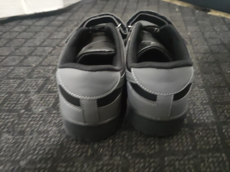 продам кроссовки