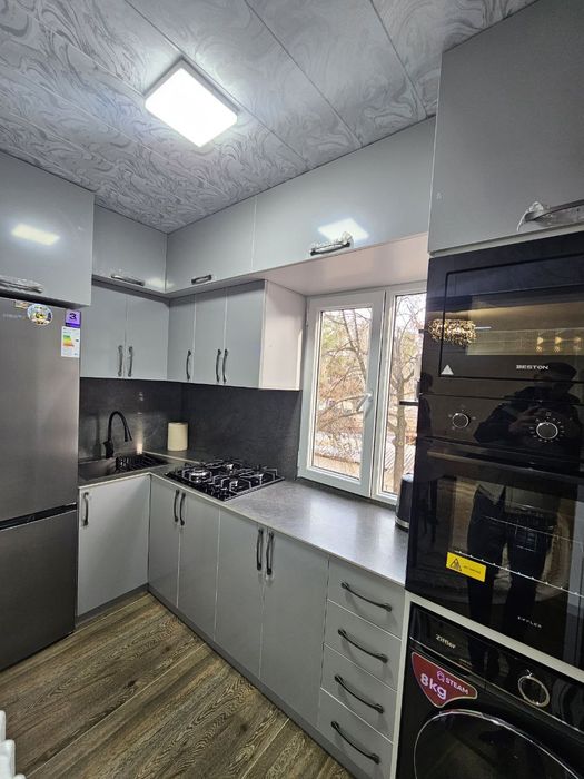 Продам 2в3/3/5 Буюк ипак йули Художник