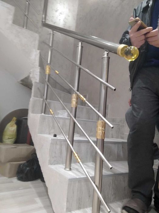 Алуминиеви парапети с кристални колонки