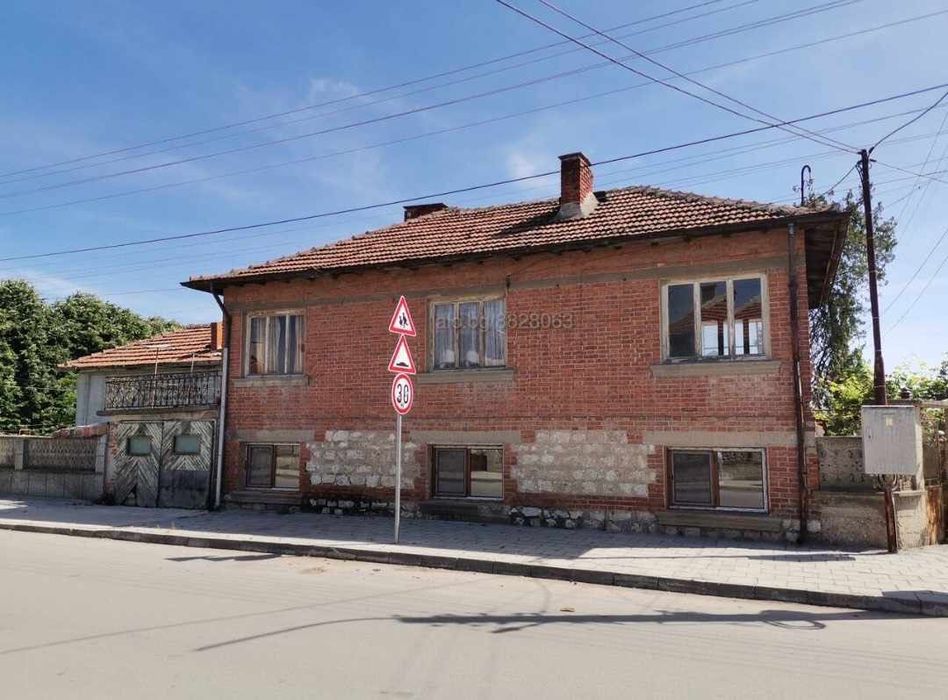 Продавам Двуетажна Тухленна Къща От Собственик