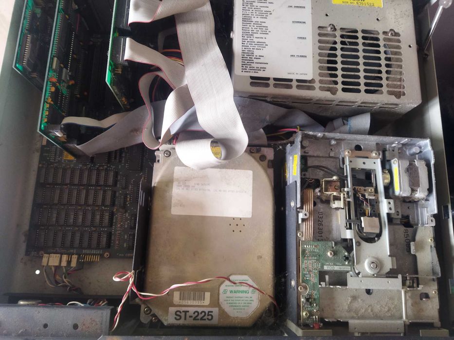 Стар компютър с монитор