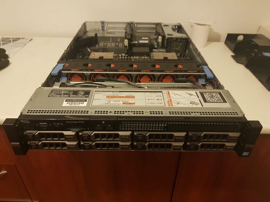 Server Dell Poweredge R720, 2xE5-2650 v2, 72 GB ram, 2x4TB SAS 3.5"