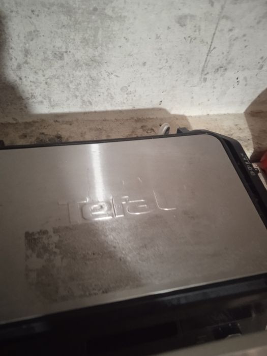 Vând friptoza tefal nouă folosită de două ori