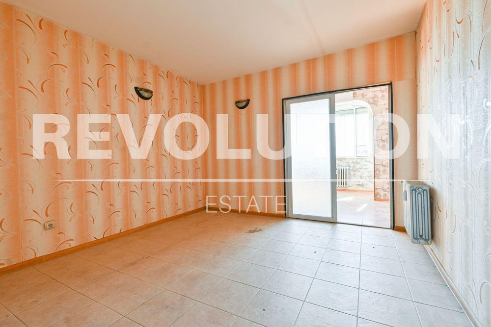 Тристаен апартамент в ж.к. Сухата река