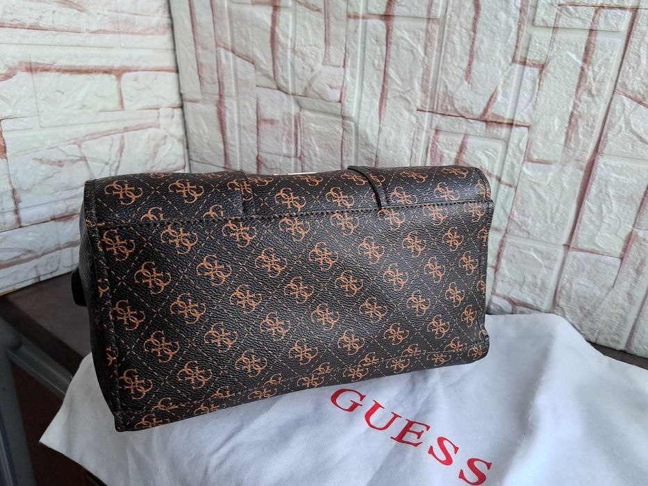 дамска чанта Guess-кафява чанта