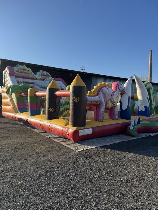 Продава се голям надуваем батут